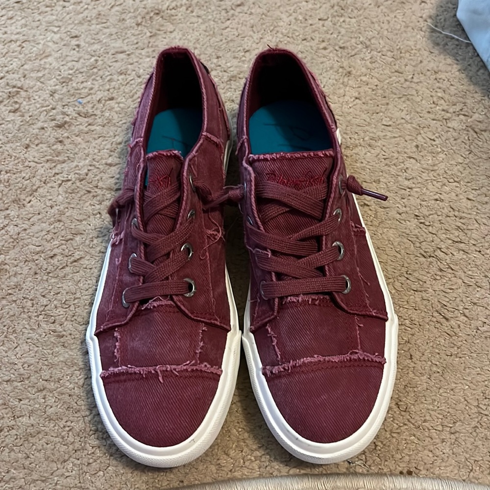 Womens Size 9 Blowfish Slip on shoes